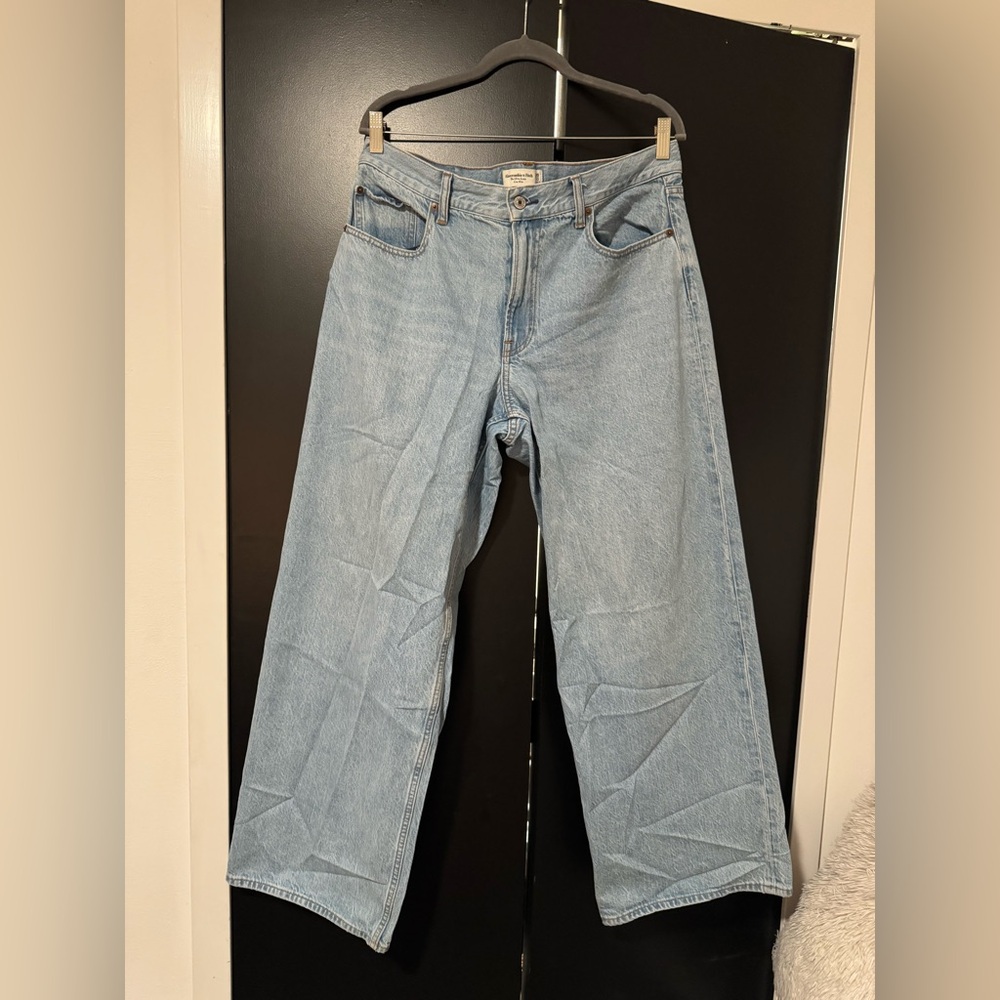 Abercrombie & Fitch the Loose Fit Jean (low waisted)